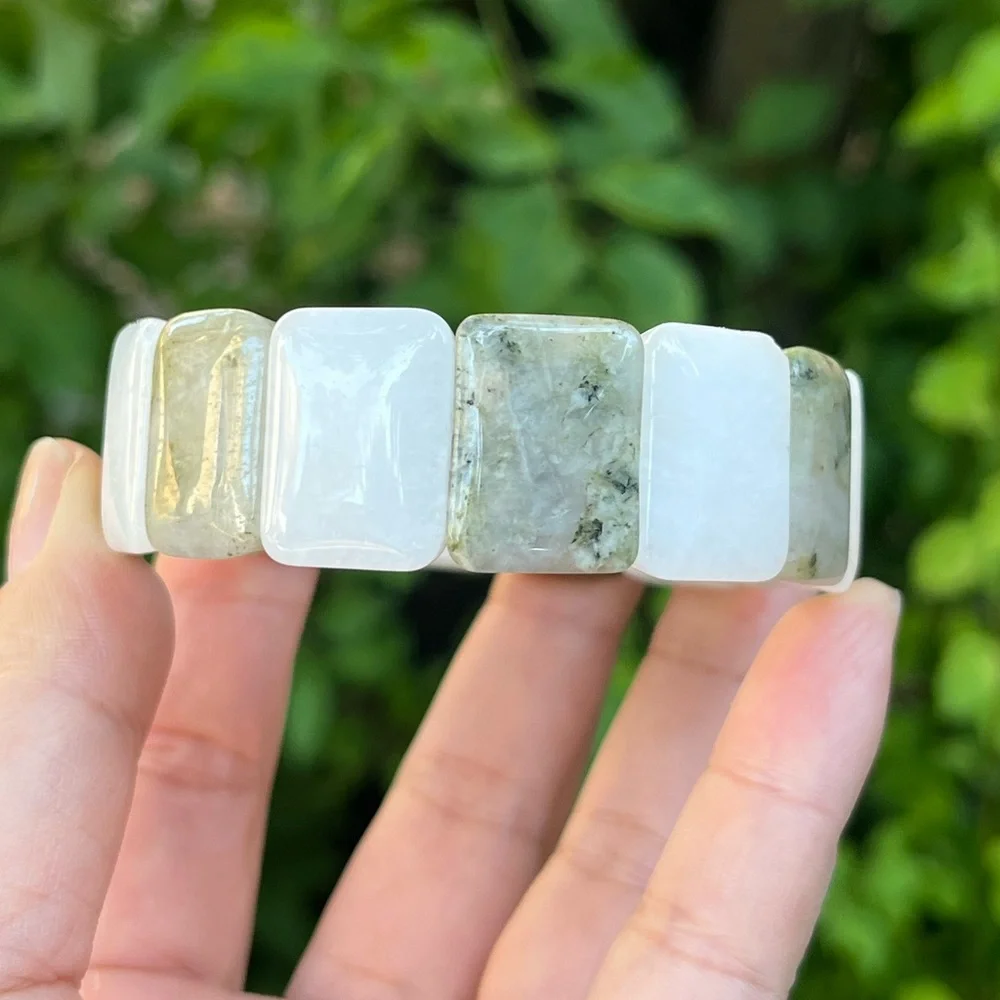 Stretchable‎ prehnite soft bangle